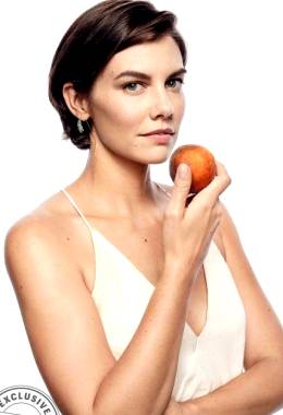 Lauren Cohan With A Peach