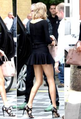 Taylor Swift In Mini Skirt. So Sexy ??