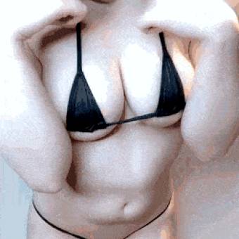 Japanese Babe Shows off Bikini Body