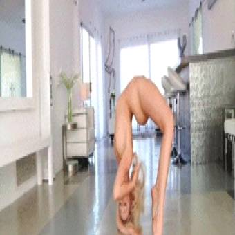 The Very Flexible Mia Malkova In Cuties 4