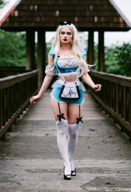 Rotten Queen As Alice In Wonderland