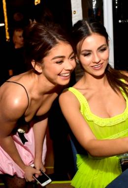 Sarah Hyland And Victoria Justice