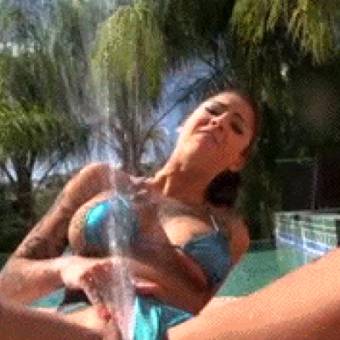 Bonnie Rotten Is Squirtwoman