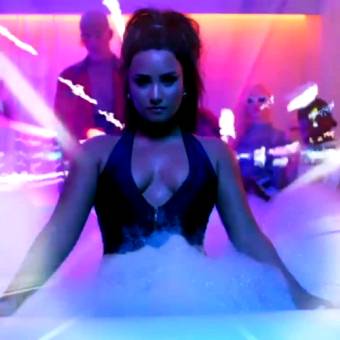 Demi Lovato – Pool Goddess
