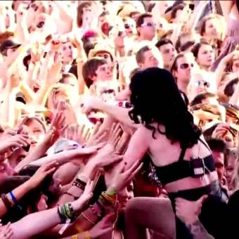 Katy Perry Crowdsurfing