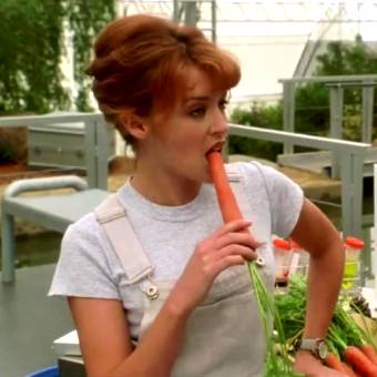 Kylie Minogue Has Been Trying To Grow A Carrot All Year. Check Out How Proud She Is.